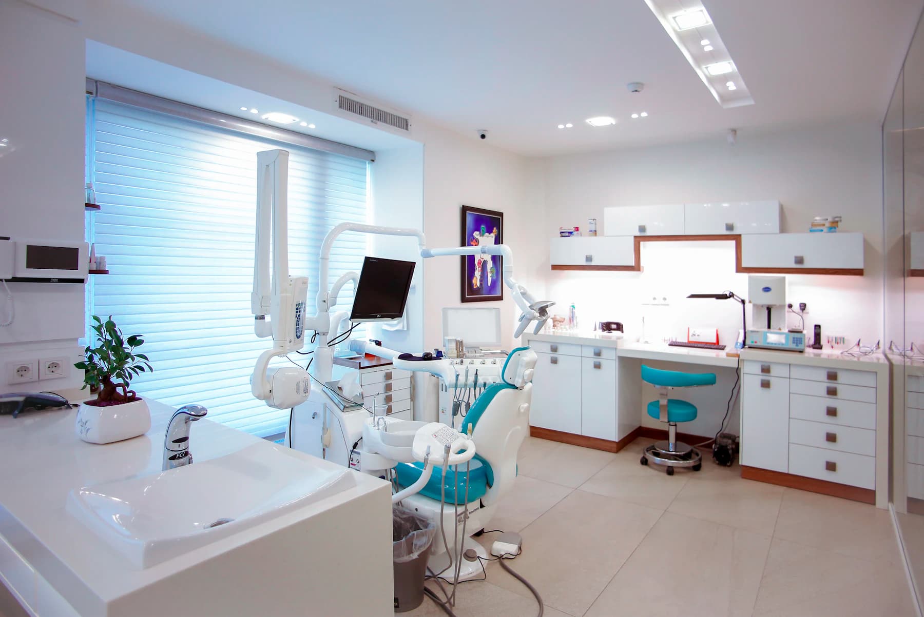 Calm modern dental treatment room